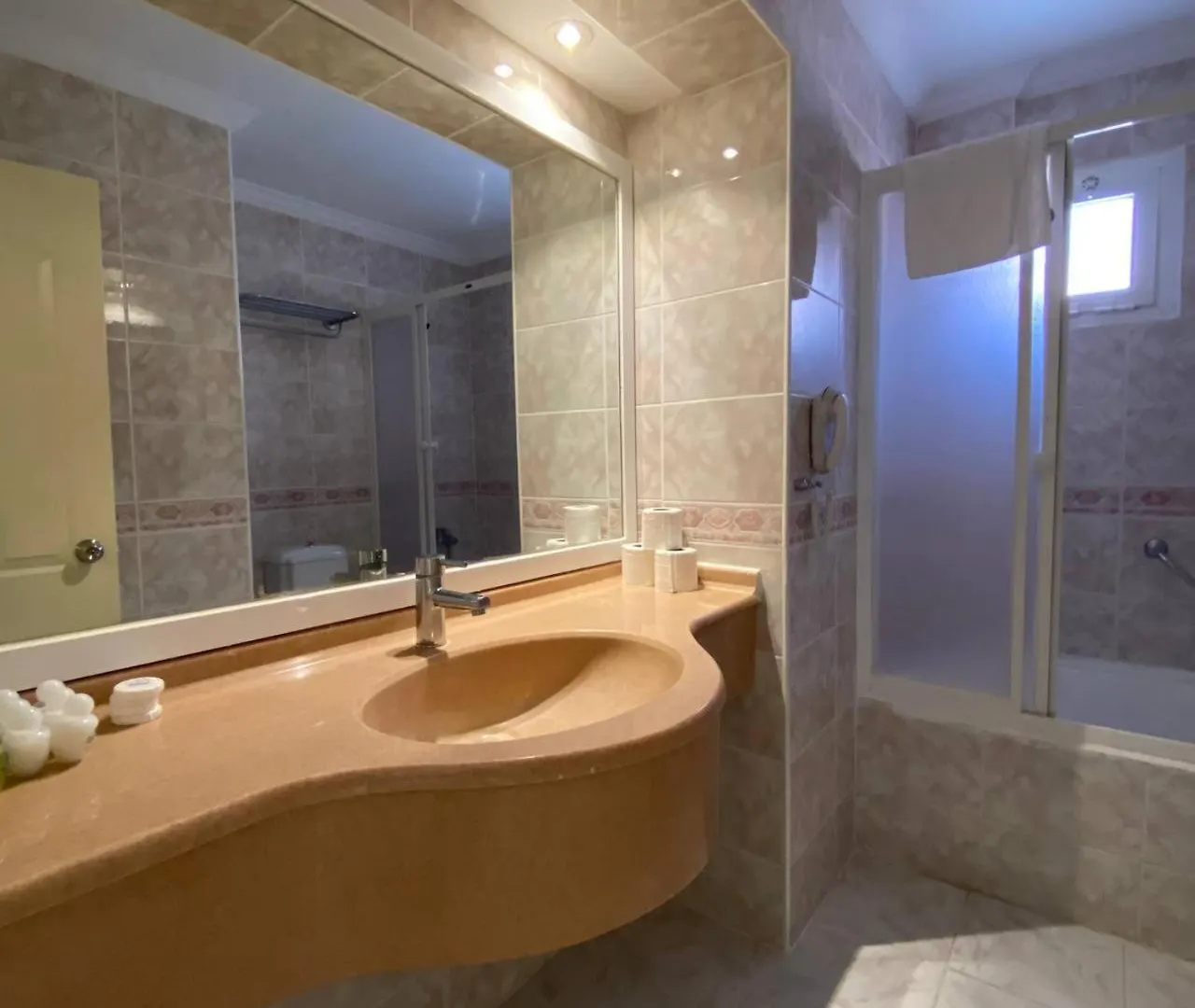 Pine Club Apart Hotel كوشاداسيه بيت ضيافة